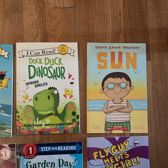 Books - Picture 3 of 9